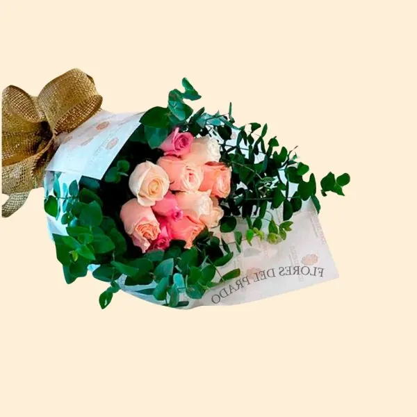 Ramillete Doha con rosas para cumpleaños, de Flores del Prado